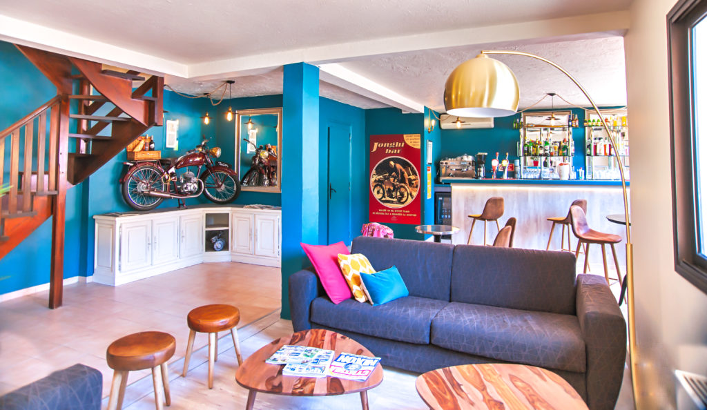 Le Jonghi Bar